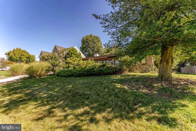 2135 MACLARIE LN, Broomall, PA 19008