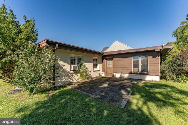 2135 MACLARIE LN, Broomall, PA 19008