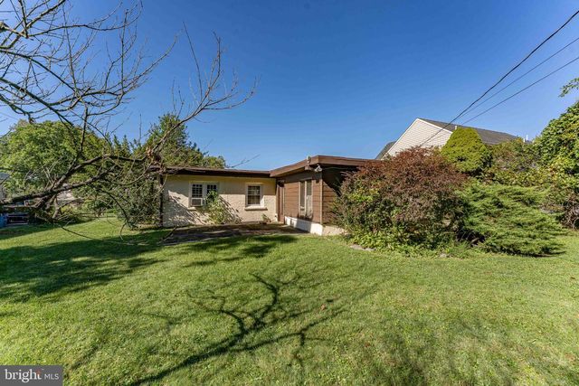 2135 MACLARIE LN, Broomall, PA 19008