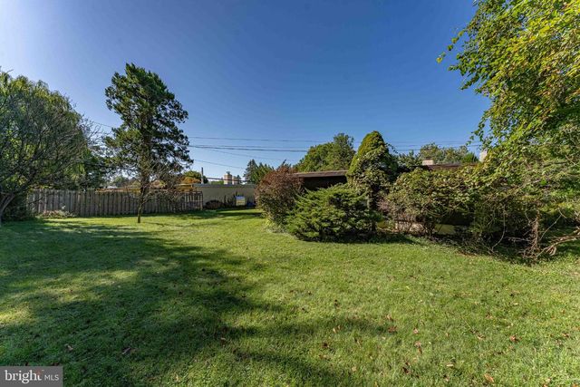 2135 MACLARIE LN, Broomall, PA 19008