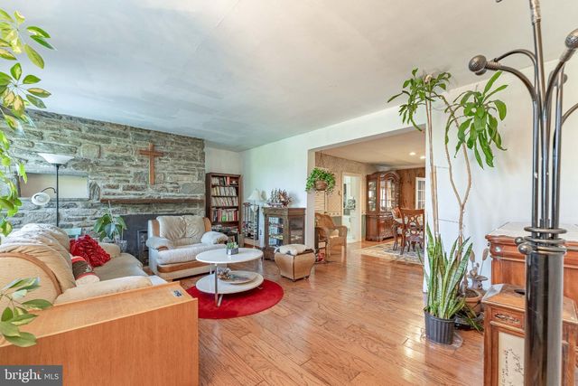 2135 MACLARIE LN, Broomall, PA 19008