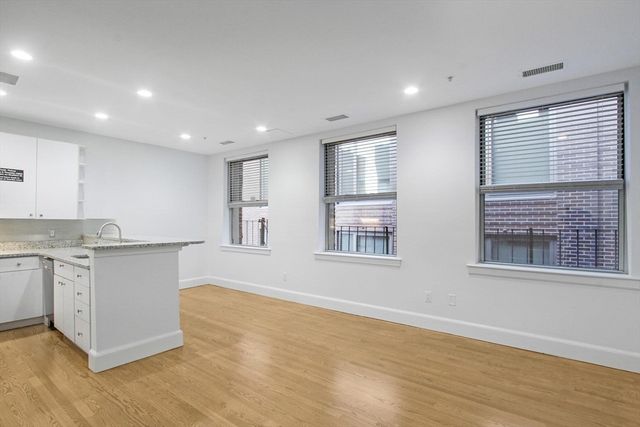 140 Boylston St. 10, Boston, MA 02116