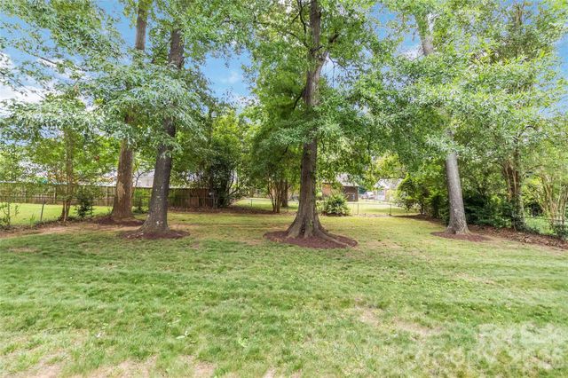 3526 Stonehaven Drive, Charlotte, NC 28215