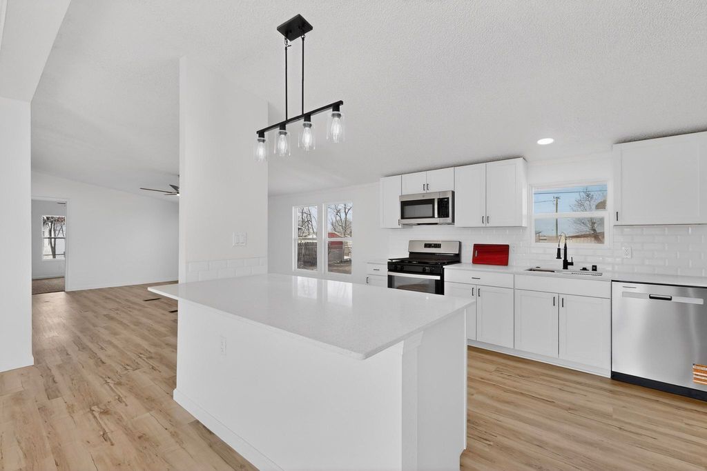 Image 10 of property listing at 503 Irene Avenue, Moriarty, NM 87035