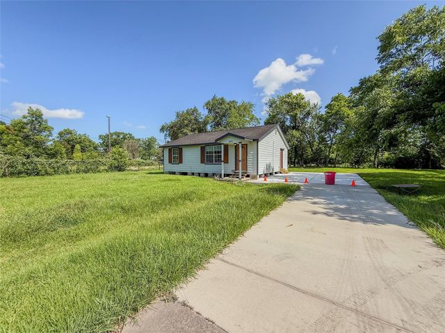 6310 Brookside Road, Brookside Village, TX 77581