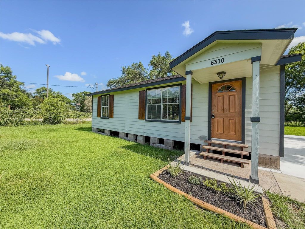 6310 Brookside Road, Brookside Village, TX 77581