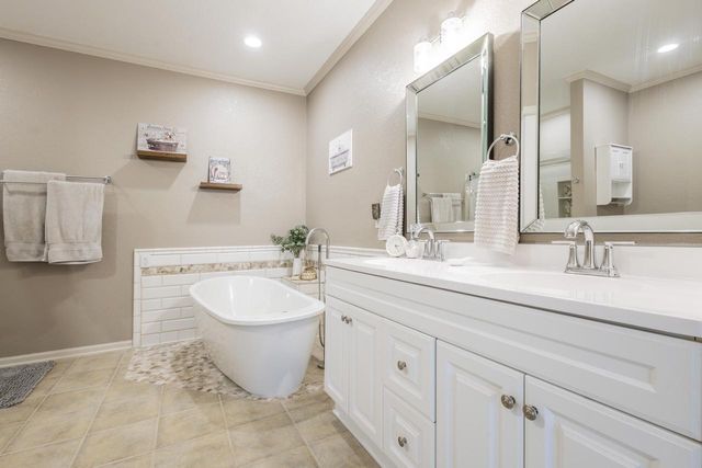 17841 Radam DRIVE, New Berlin, WI 53146