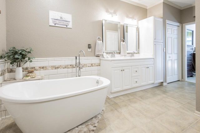17841 Radam DRIVE, New Berlin, WI 53146