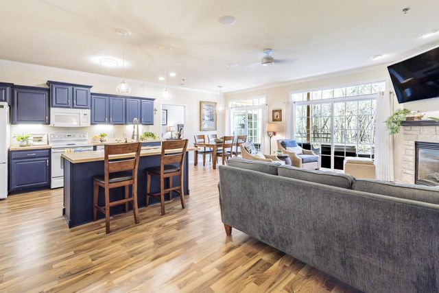 17841 Radam DRIVE, New Berlin, WI 53146