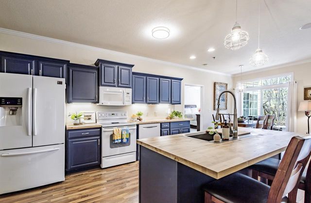 17841 Radam DRIVE, New Berlin, WI 53146