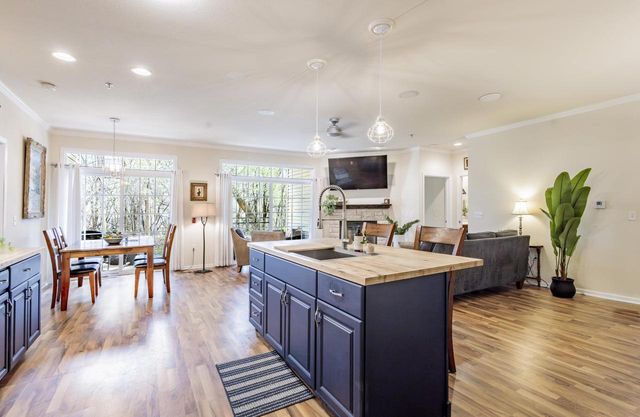 17841 Radam DRIVE, New Berlin, WI 53146