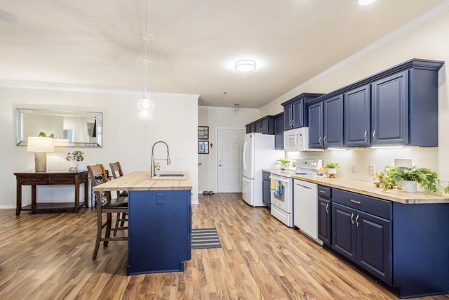 17841 Radam DRIVE, New Berlin, WI 53146