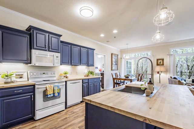 17841 Radam DRIVE, New Berlin, WI 53146