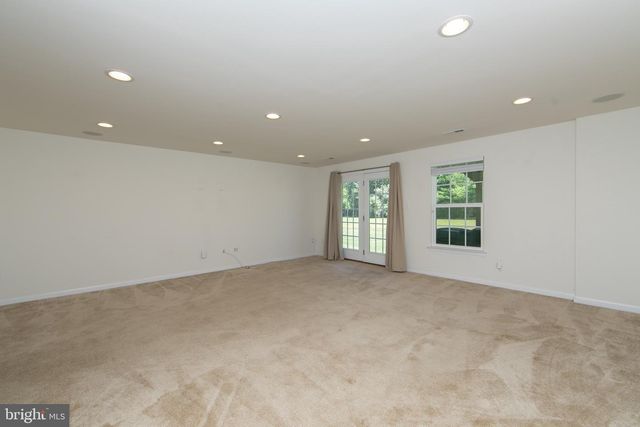 144 VILLAGE GREEN LN, Sicklerville, NJ 08081