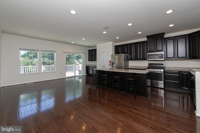 144 VILLAGE GREEN LN, Sicklerville, NJ 08081