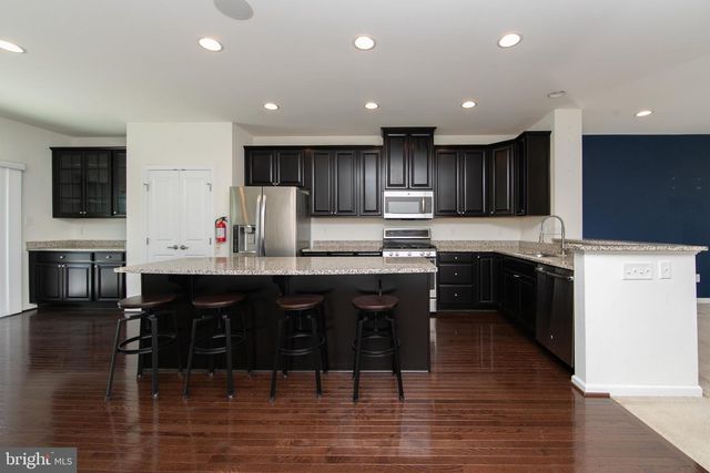 144 VILLAGE GREEN LN, Sicklerville, NJ 08081