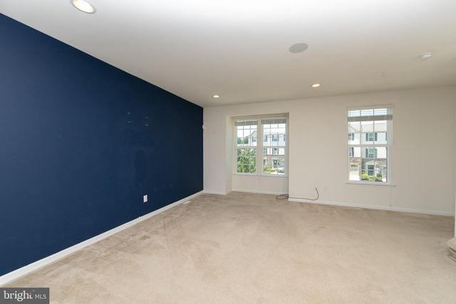 144 VILLAGE GREEN LN, Sicklerville, NJ 08081