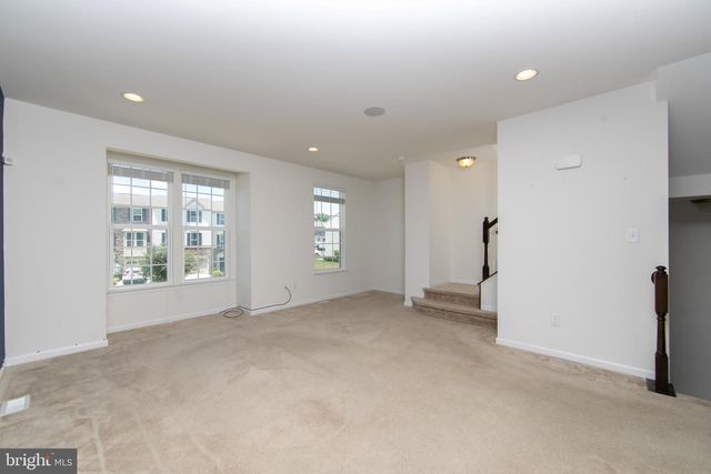 144 VILLAGE GREEN LN, Sicklerville, NJ 08081