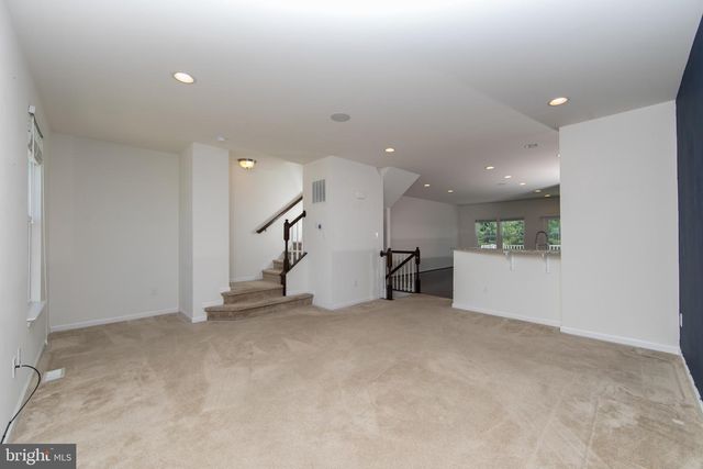 144 VILLAGE GREEN LN, Sicklerville, NJ 08081