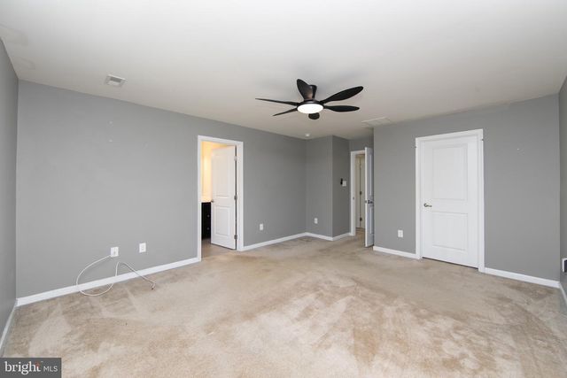 144 VILLAGE GREEN LN, Sicklerville, NJ 08081