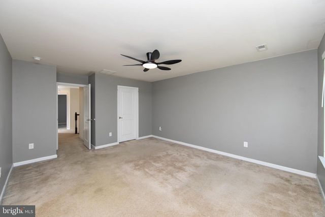 144 VILLAGE GREEN LN, Sicklerville, NJ 08081
