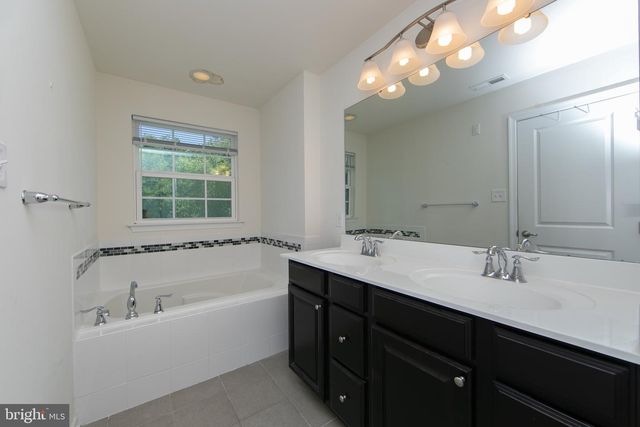 144 VILLAGE GREEN LN, Sicklerville, NJ 08081