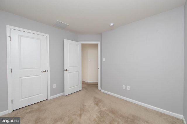 144 VILLAGE GREEN LN, Sicklerville, NJ 08081