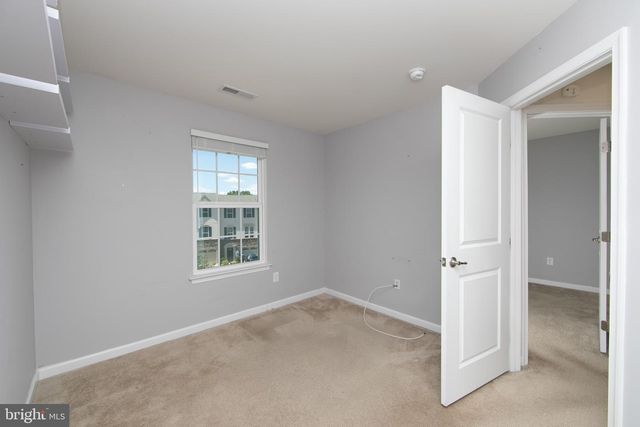 144 VILLAGE GREEN LN, Sicklerville, NJ 08081