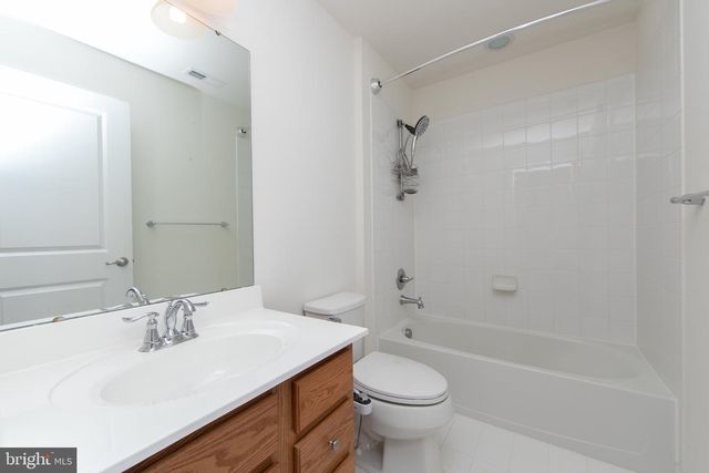 144 VILLAGE GREEN LN, Sicklerville, NJ 08081