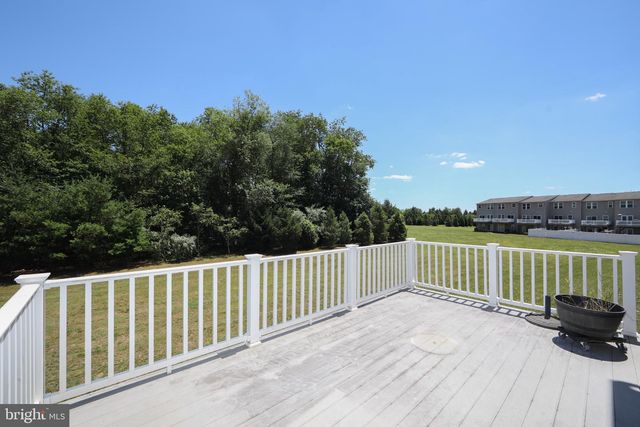 144 VILLAGE GREEN LN, Sicklerville, NJ 08081