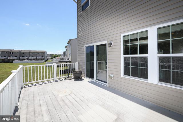 144 VILLAGE GREEN LN, Sicklerville, NJ 08081