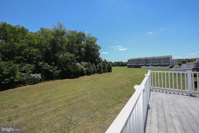 144 VILLAGE GREEN LN, Sicklerville, NJ 08081