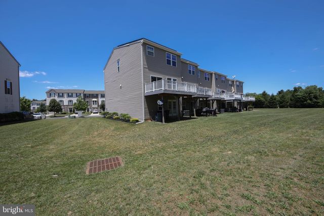 144 VILLAGE GREEN LN, Sicklerville, NJ 08081