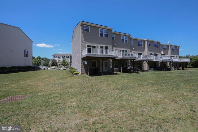 144 VILLAGE GREEN LN, Sicklerville, NJ 08081