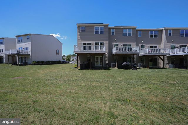 144 VILLAGE GREEN LN, Sicklerville, NJ 08081