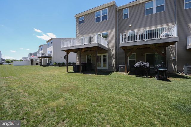 144 VILLAGE GREEN LN, Sicklerville, NJ 08081