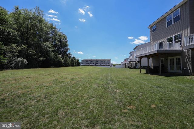 144 VILLAGE GREEN LN, Sicklerville, NJ 08081