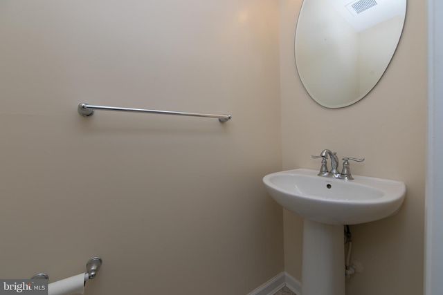 144 VILLAGE GREEN LN, Sicklerville, NJ 08081