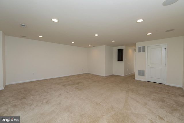 144 VILLAGE GREEN LN, Sicklerville, NJ 08081