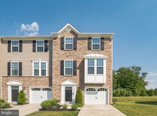144 VILLAGE GREEN LN, Sicklerville, NJ 08081