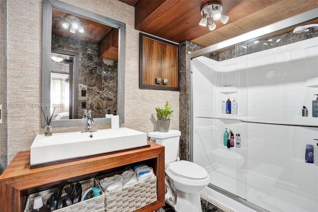 1000 NE 12th Ave 505, Hallandale Beach, FL 33009