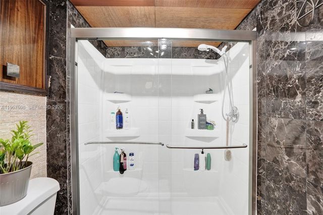 1000 NE 12th Ave 505, Hallandale Beach, FL 33009