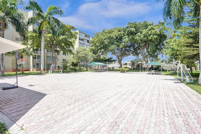 1000 NE 12th Ave 505, Hallandale Beach, FL 33009