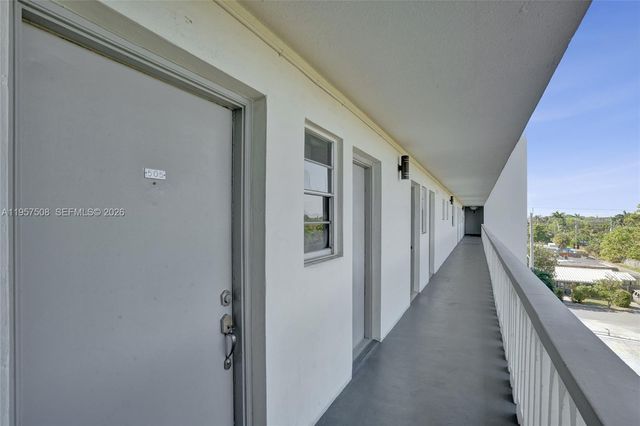 1000 NE 12th Ave 505, Hallandale Beach, FL 33009