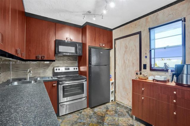 1000 NE 12th Ave 505, Hallandale Beach, FL 33009