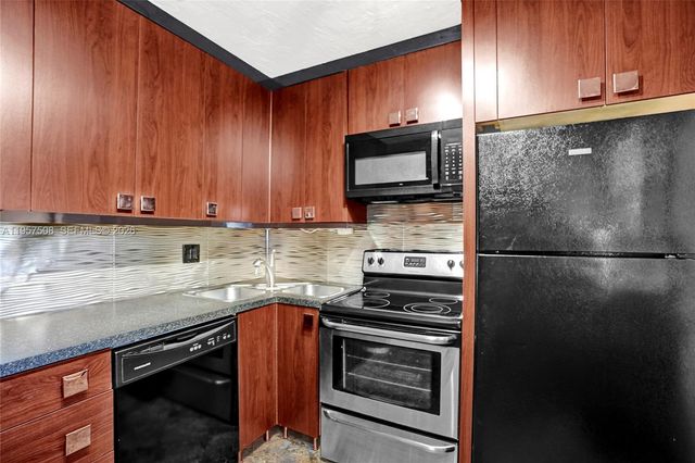 1000 NE 12th Ave 505, Hallandale Beach, FL 33009