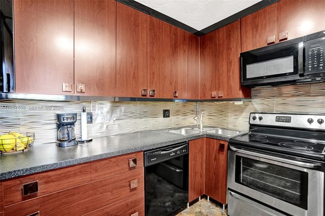 1000 NE 12th Ave 505, Hallandale Beach, FL 33009