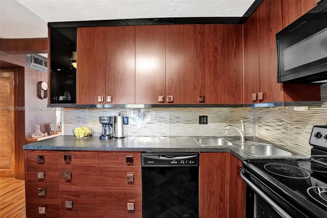 1000 NE 12th Ave 505, Hallandale Beach, FL 33009