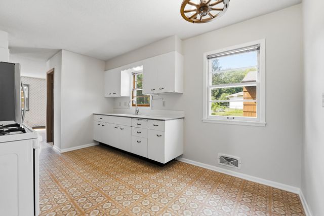 2213 Dellridge Avenue, Saint Paul, MN 55119