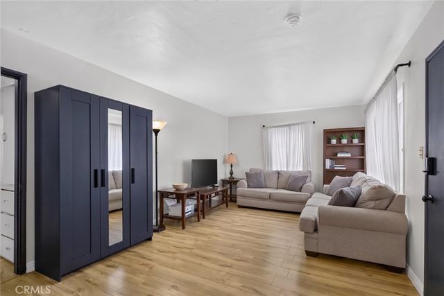 1530 W 81st Street, Los Angeles, CA 90047